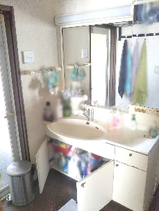 お部屋の雰囲気と合わせた洗面化粧台にリフォーム